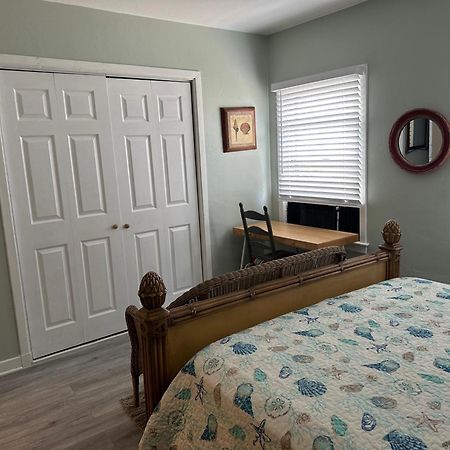 5 Min To Beach Large Living Room Fenced Backyard Bbq Firepit Driveway Boat Parking Lake Worth Beach Eksteriør bilde