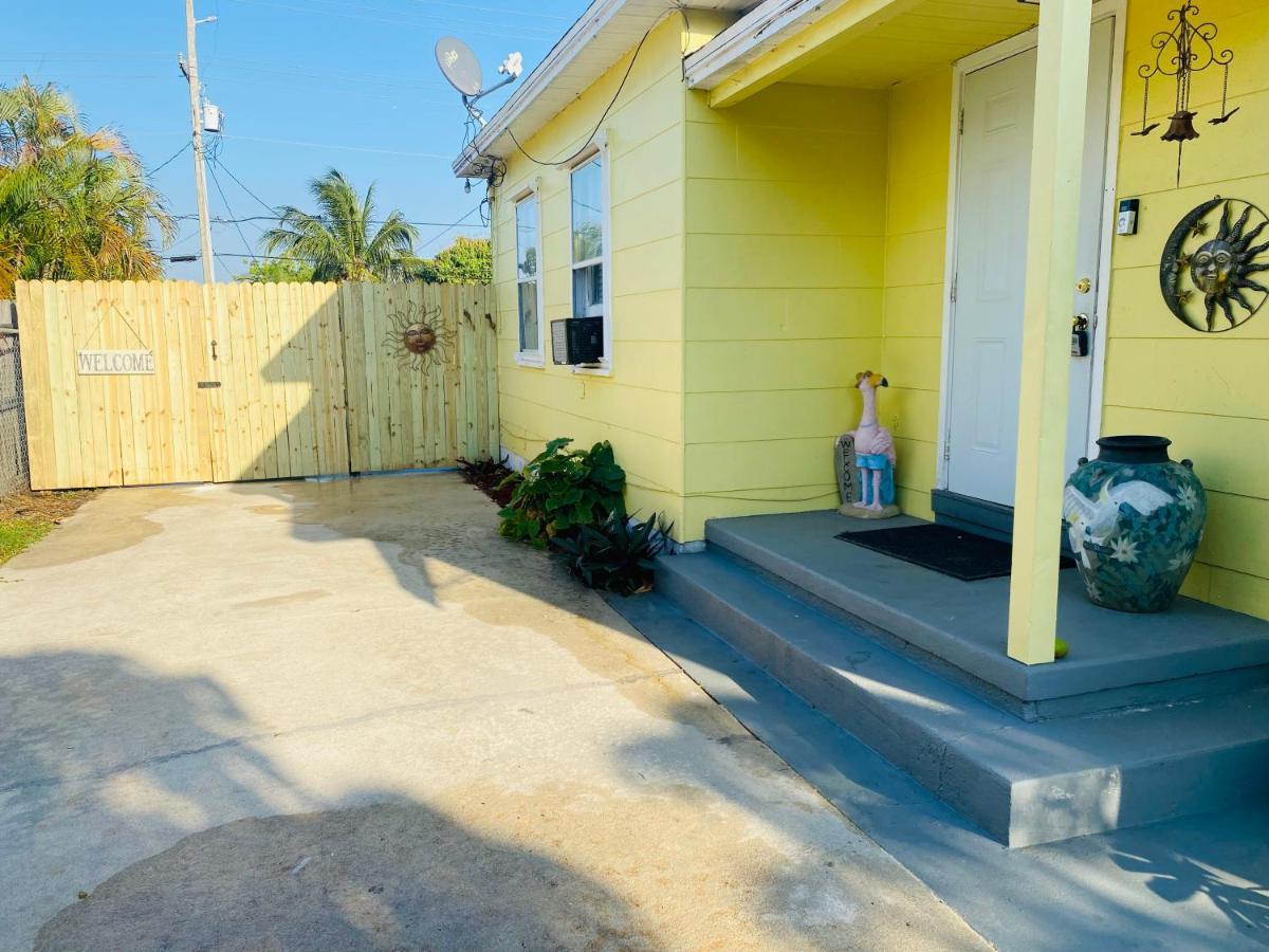 5 Min To Beach Large Living Room Fenced Backyard Bbq Firepit Driveway Boat Parking Lake Worth Beach Eksteriør bilde