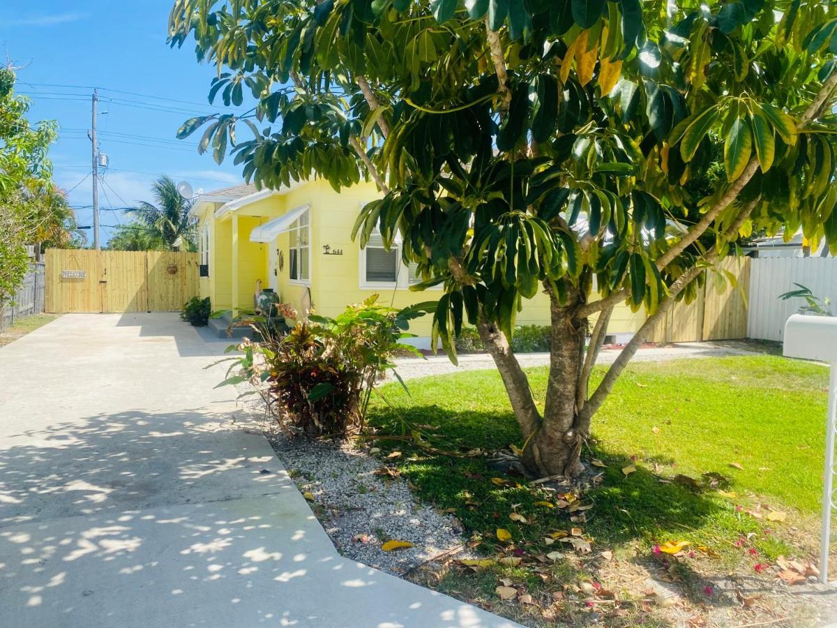 5 Min To Beach Large Living Room Fenced Backyard Bbq Firepit Driveway Boat Parking Lake Worth Beach Eksteriør bilde
