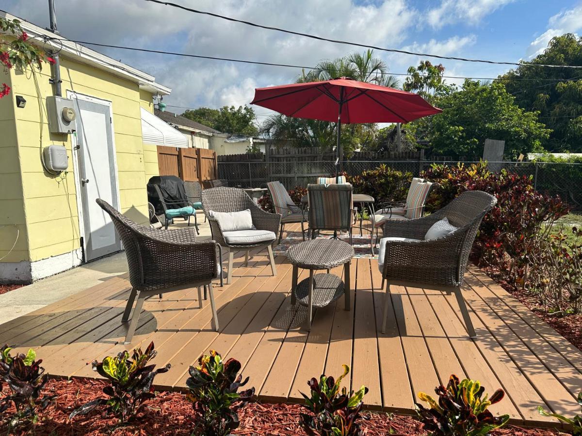 5 Min To Beach Large Living Room Fenced Backyard Bbq Firepit Driveway Boat Parking Lake Worth Beach Eksteriør bilde