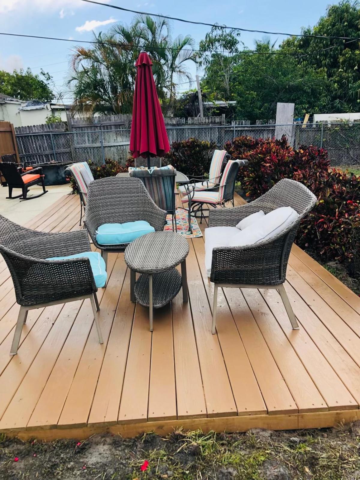 5 Min To Beach Large Living Room Fenced Backyard Bbq Firepit Driveway Boat Parking Lake Worth Beach Eksteriør bilde