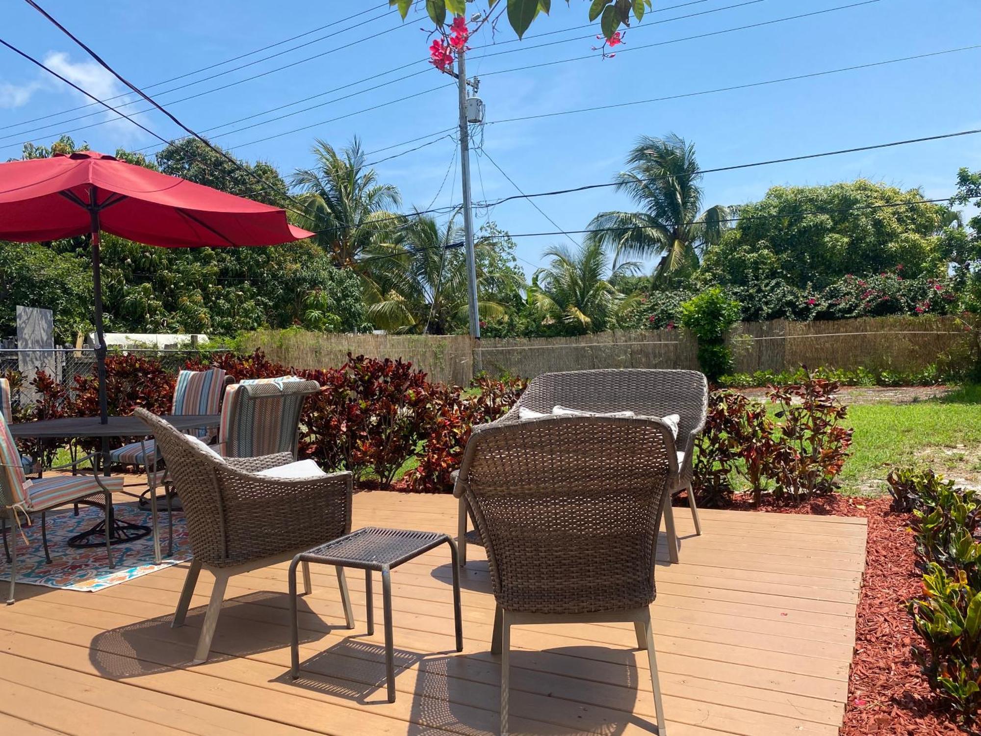 5 Min To Beach Large Living Room Fenced Backyard Bbq Firepit Driveway Boat Parking Lake Worth Beach Eksteriør bilde