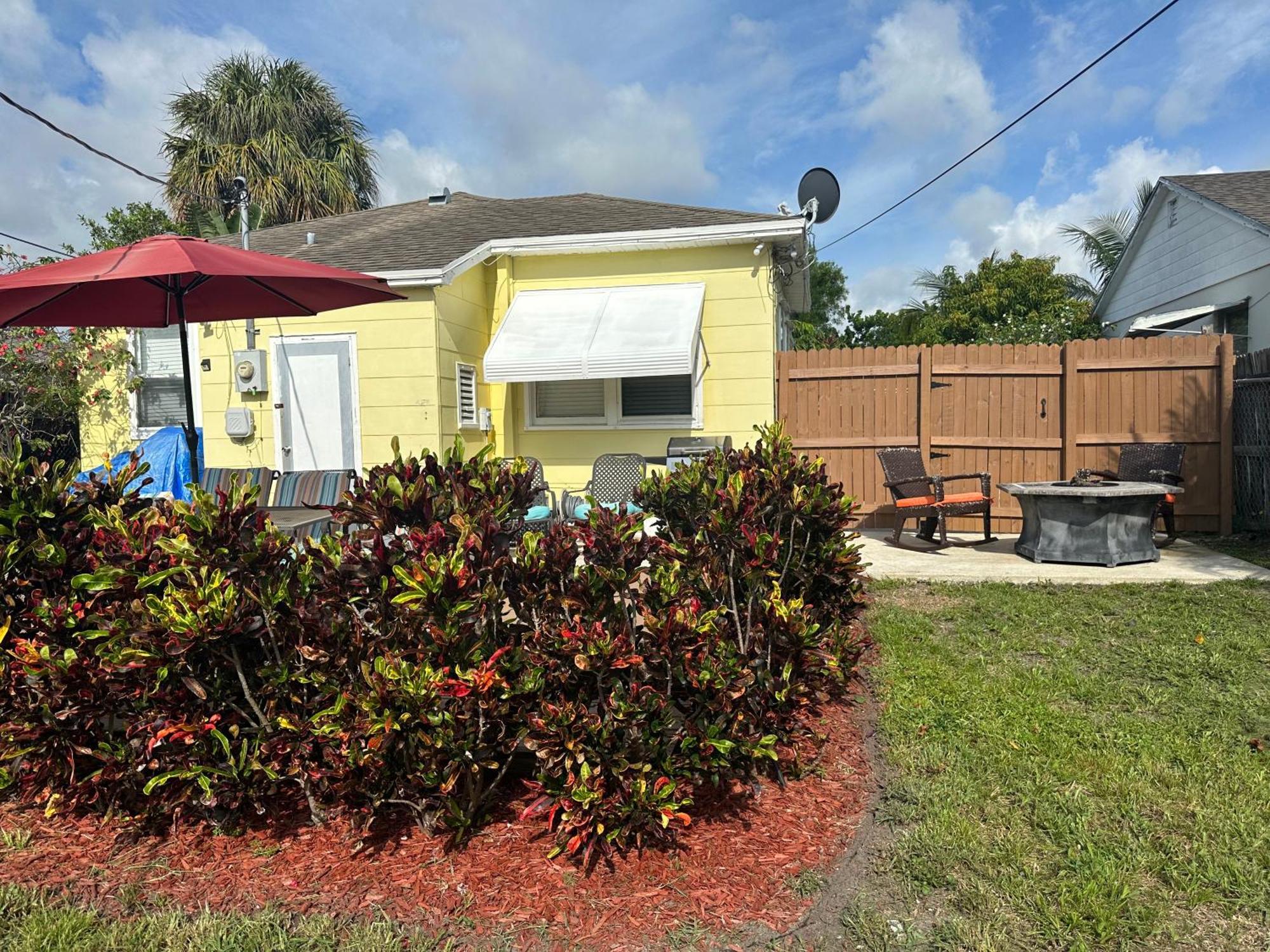 5 Min To Beach Large Living Room Fenced Backyard Bbq Firepit Driveway Boat Parking Lake Worth Beach Eksteriør bilde